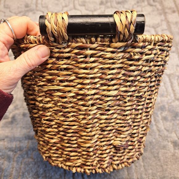 WICKER BASKET WITH WOODEN HANDLES MEDIUM TAN BROWN WOVEN OVAL WOODEN BOHO DECOR - Picture 6 of 9